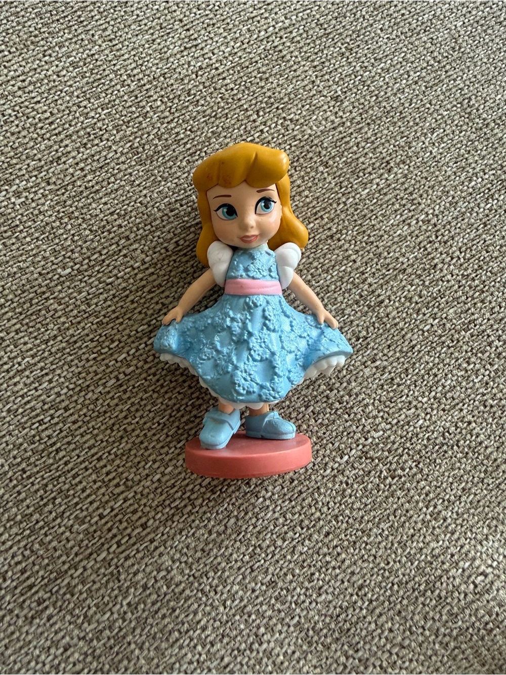 Animators collection small Cinderella figurine doll